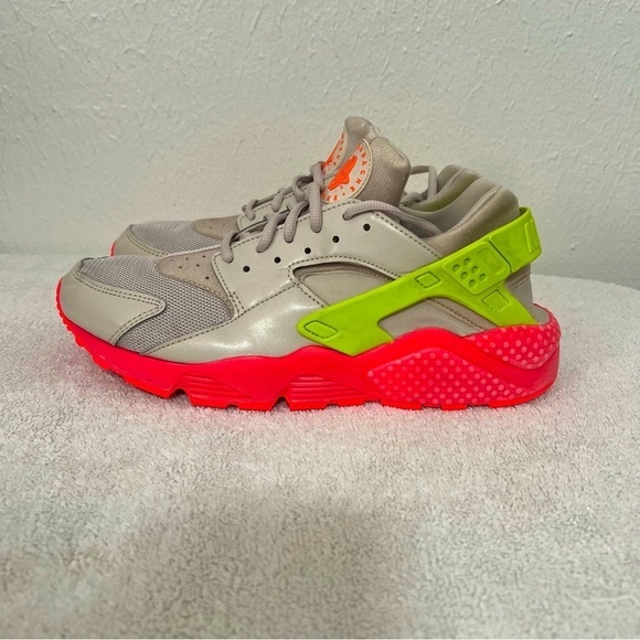 Women Nike Air Huarache Run Desert Sand Volt-Hot Punch Size 11 Running Exercise - Picture 5 of 7